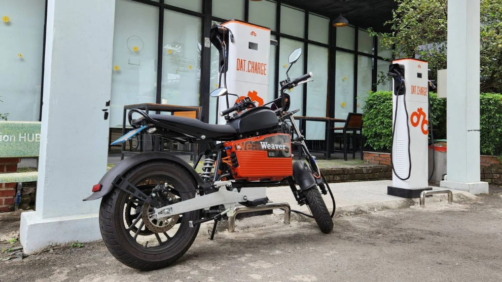 Sạc nhanh là gì? Tìm hiểu công nghệ sạc nhanh trên xe máy điện